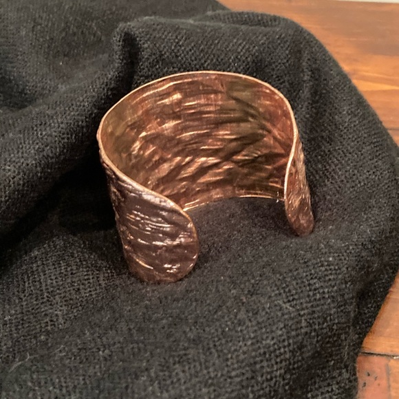 Rose Gold Cuff 🌹 - Picture 3 of 5